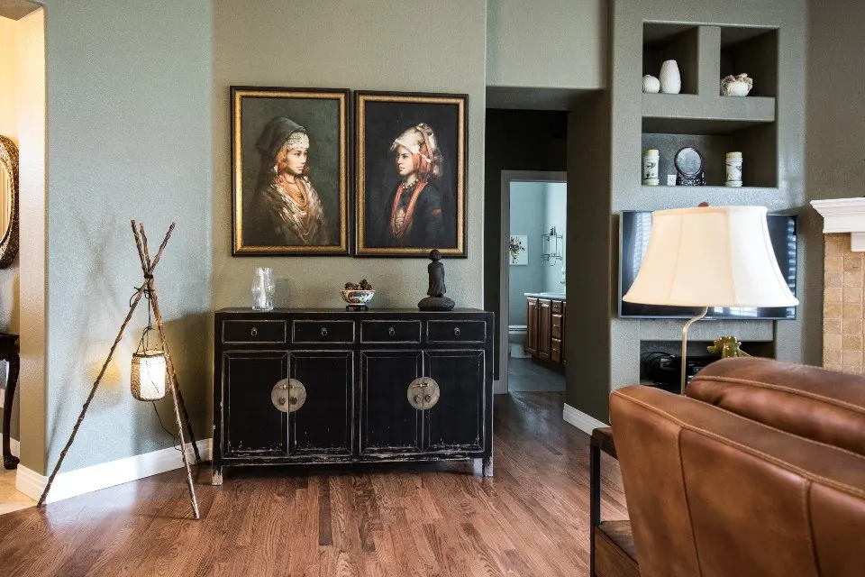 Sideboard aus Nussbaum für ein Esszimmer in Celle